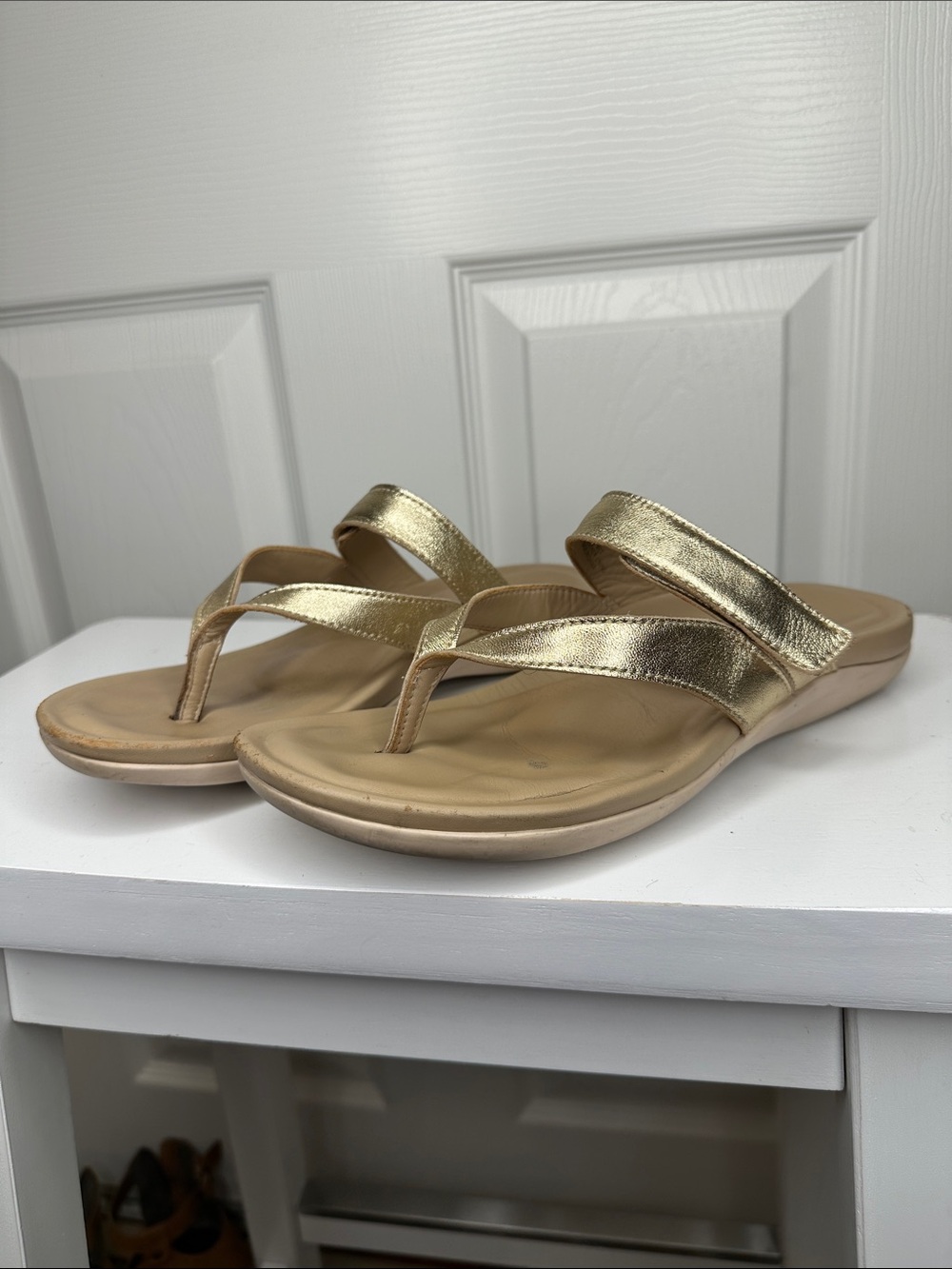 Stunning light gold ABEO Women's Oasis Thong Sandal Metatarsal